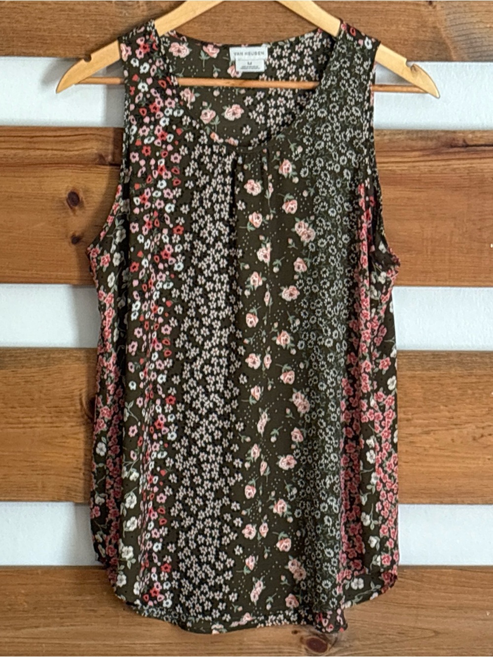 Van Heusen Sleeveless Floral Lightweight Chic Semi-sheer Blouse Size M